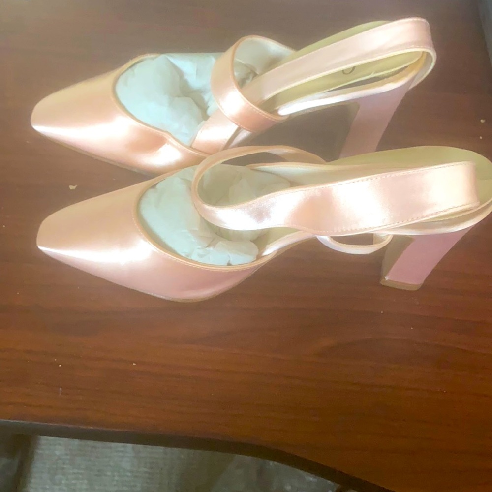 Color image heels size 8